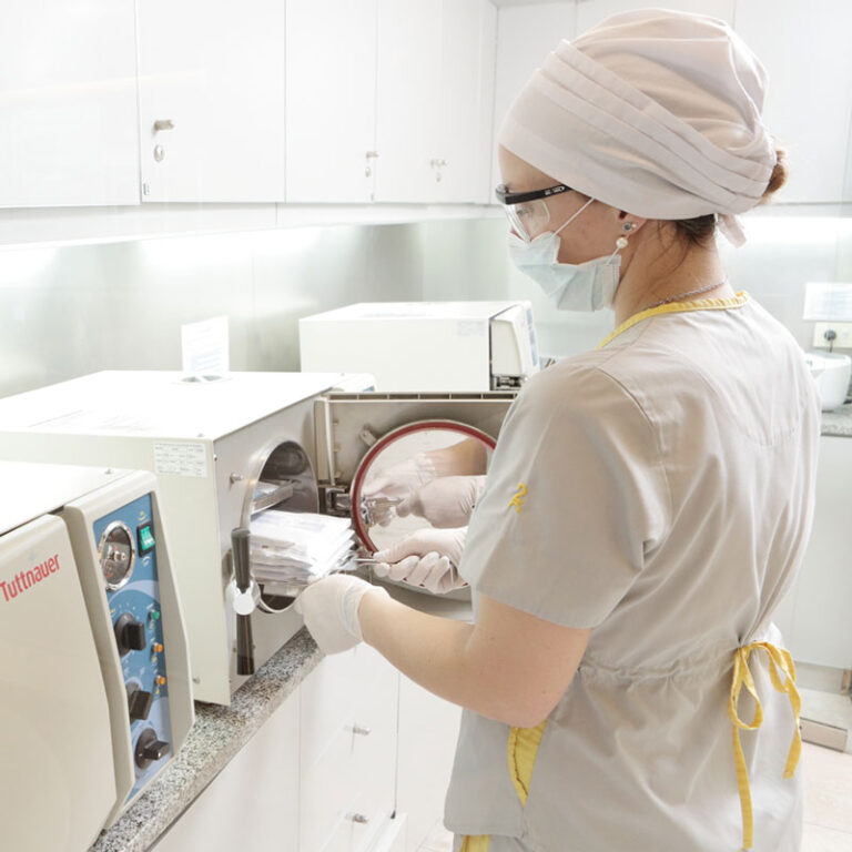 Área de esterilización de instrumental en Dental System
